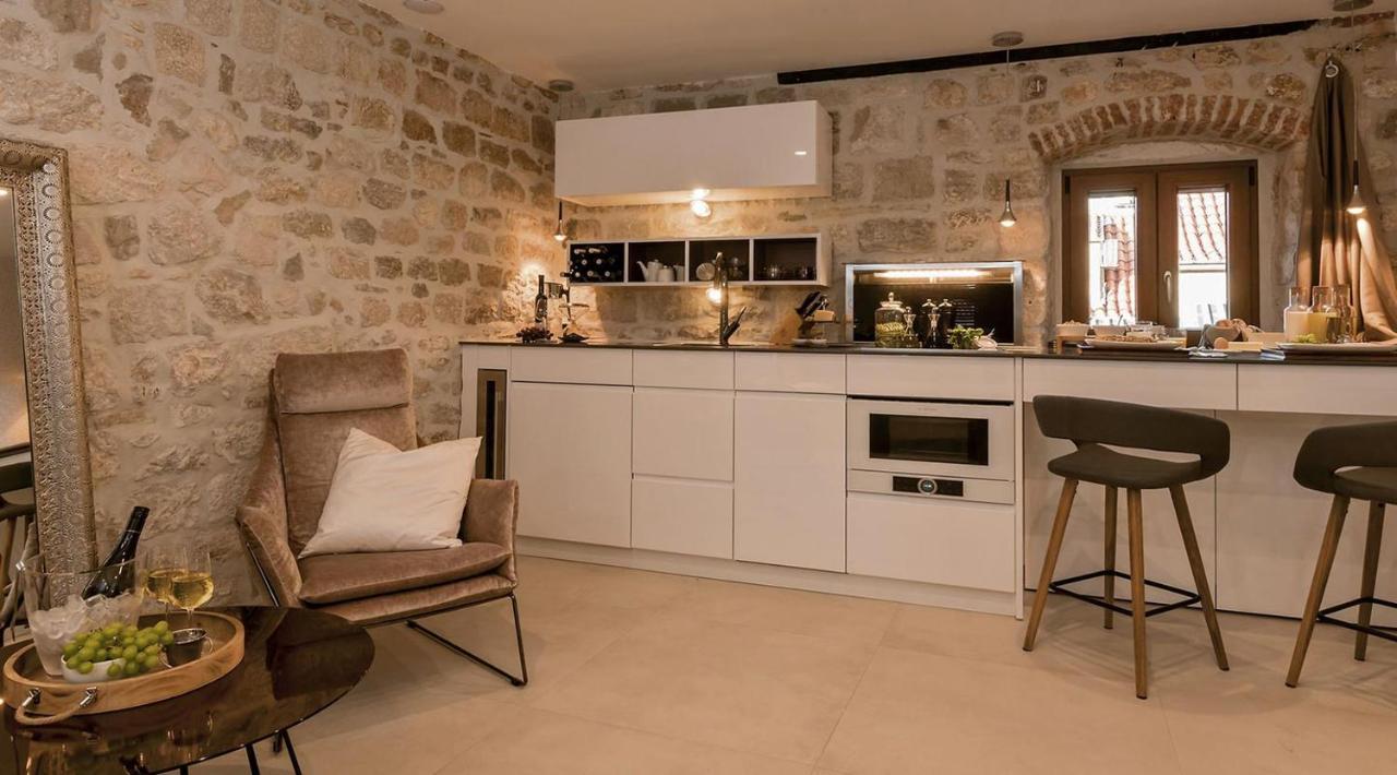 Luxury Studio Apartment Eminence Split In The Old Center Of Split On Pjaca Square ภายนอก รูปภาพ